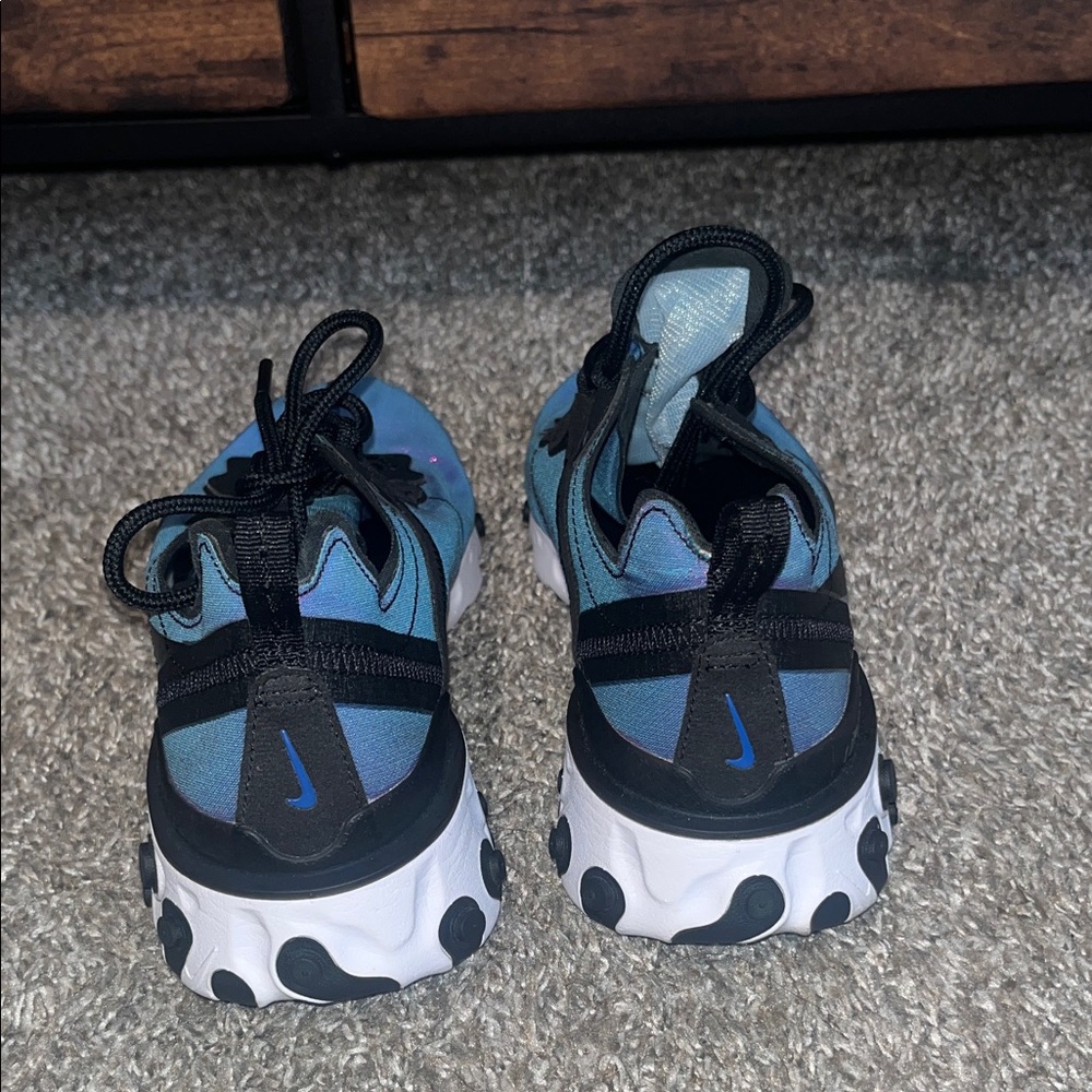 Nike React Multicolor holographic Athletic Shoes 8 - Picture 3 of 7